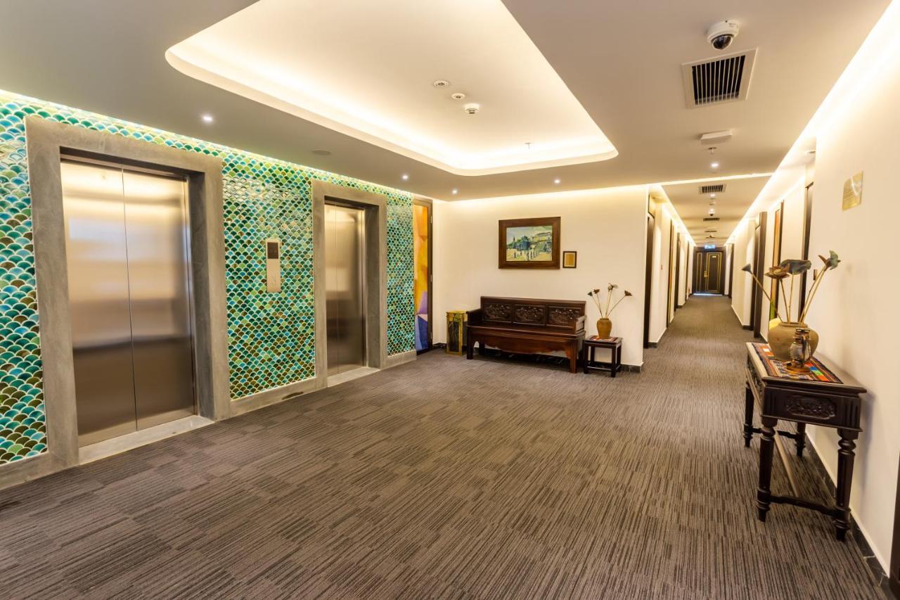 Hotel White Lotus